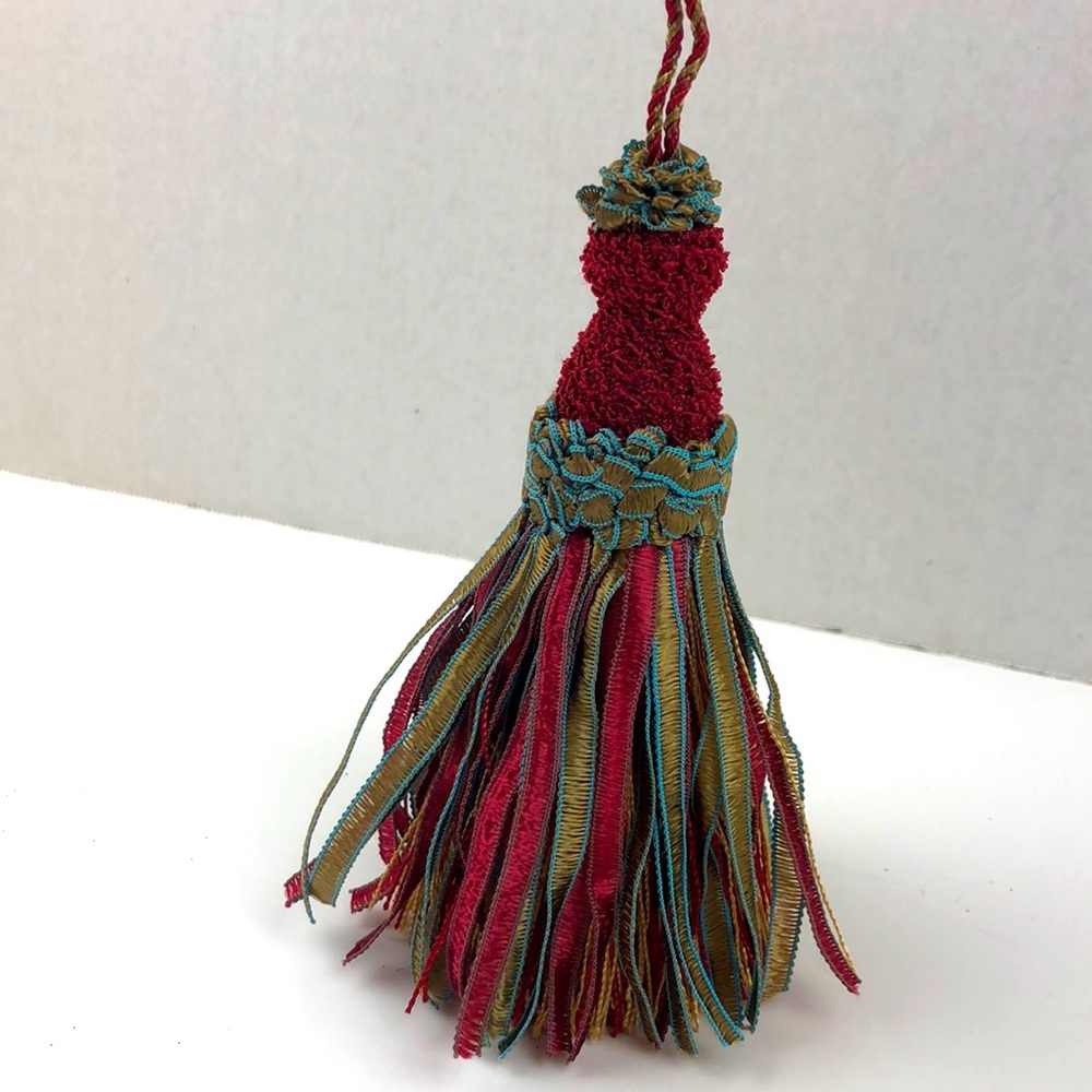 NOT AVAILABLE Set of 3 multicolored tassels